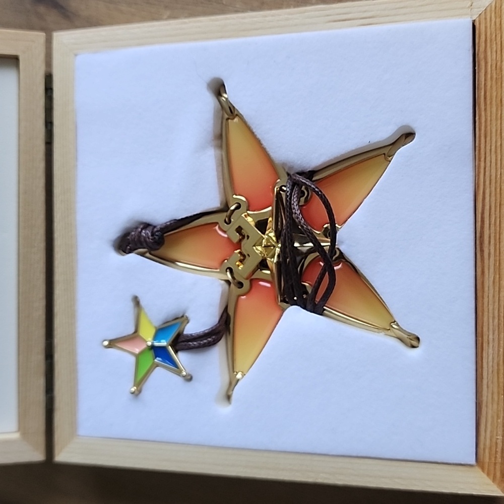 Kingdom Hearts Wayfinder Necklace